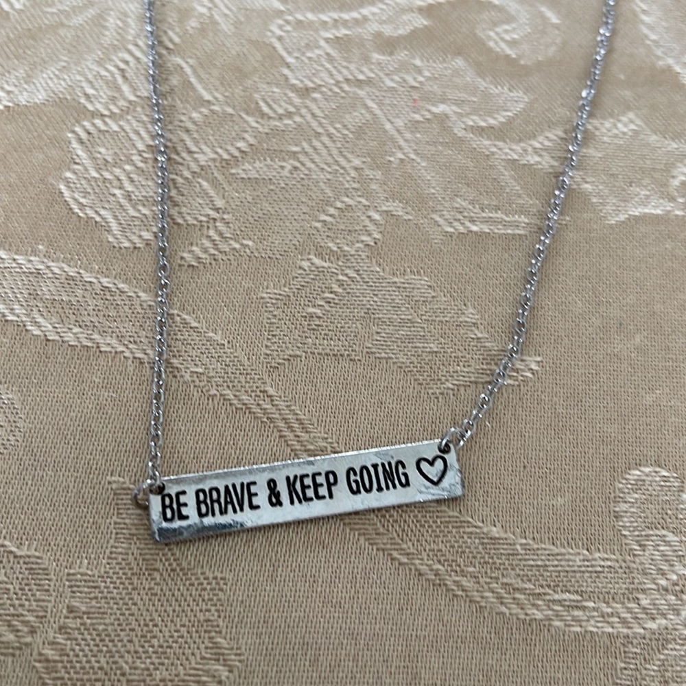 Brand new neckless - Picture 2 of 3